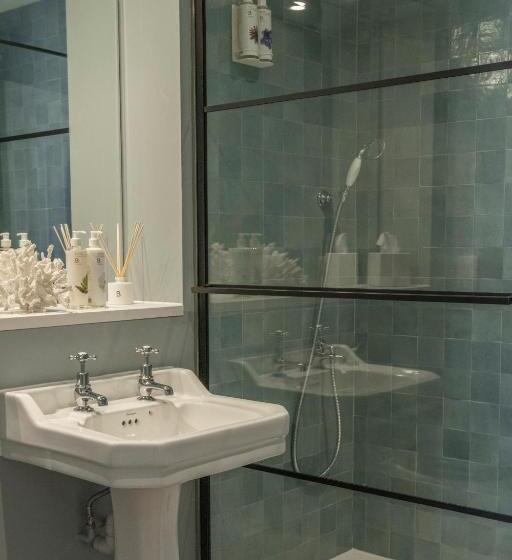 فندق Oyster House