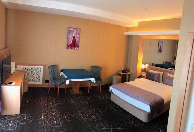 هتل Regal Inn Badamdar