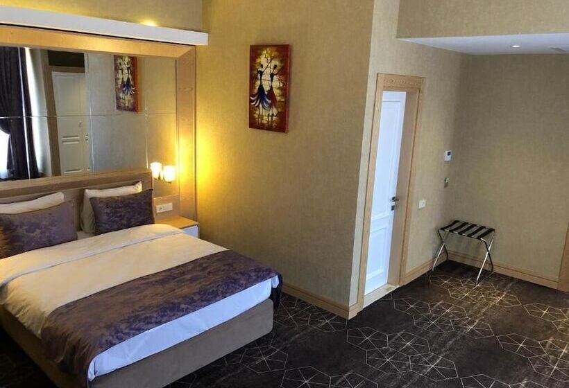 هتل Regal Inn Badamdar