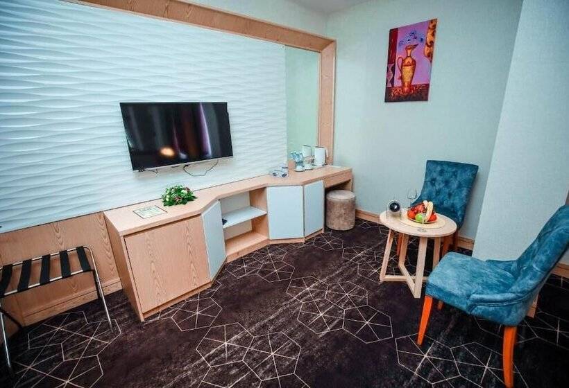 هتل Regal Inn Badamdar