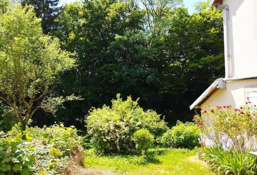 Les Glycines, Un Air De Campagne à La Ville