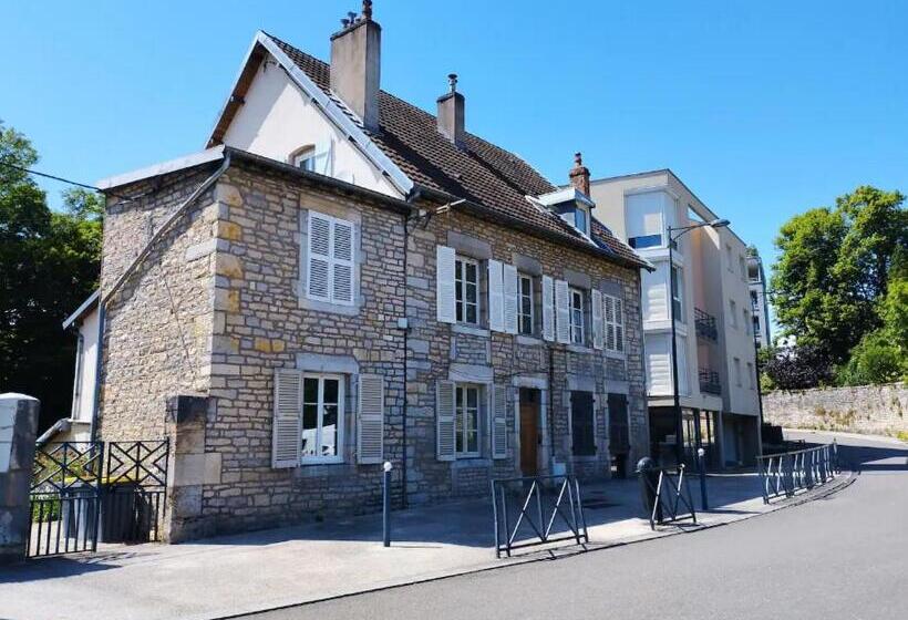 Les Glycines, Un Air De Campagne à La Ville