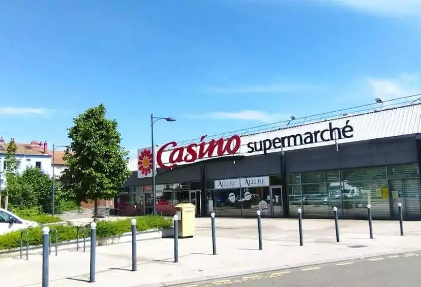 Les Glycines, Un Air De Campagne à La Ville