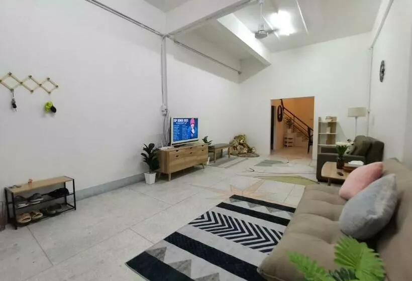 پانسیون Aim Houze