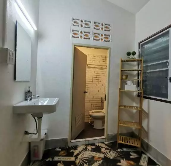 پانسیون Aim Houze