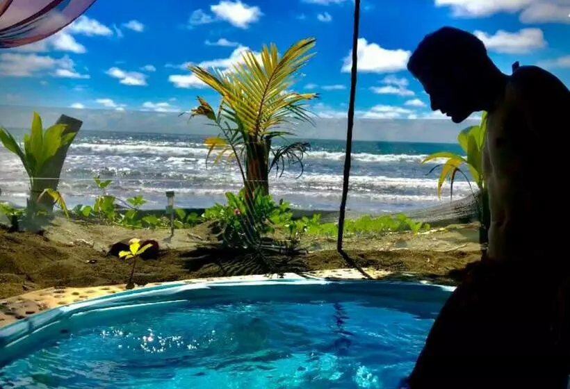 پانسیون Beachfront Paradise