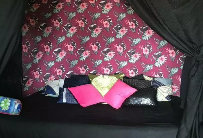 پانسیون Beachfront Paradise