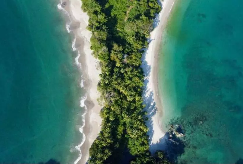 پانسیون Beachfront Paradise