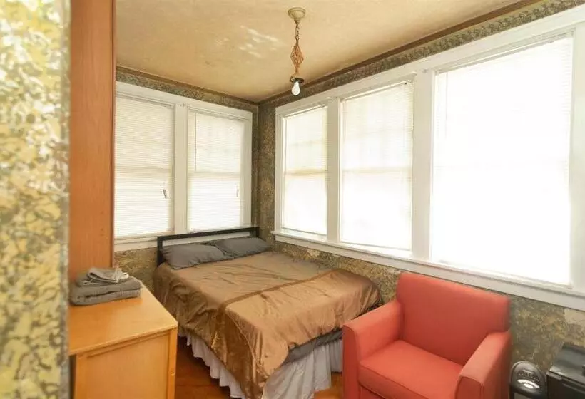 Majatalo Historic House On The Hilldownstairs Only