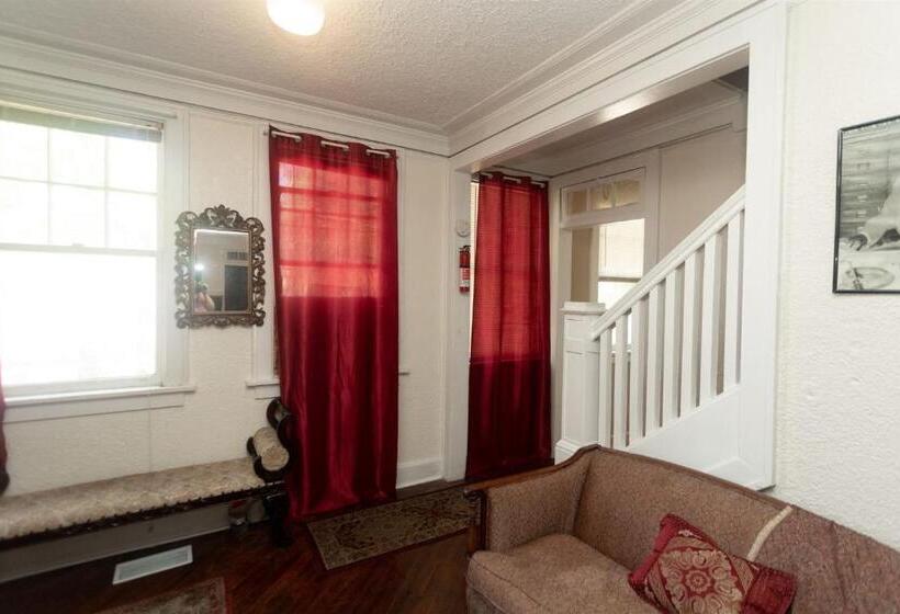 Пансион Historic House On The Hilldownstairs Only