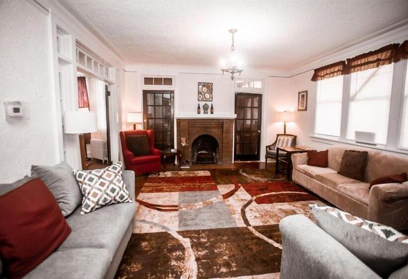 Пансион Historic House On The Hilldownstairs Only