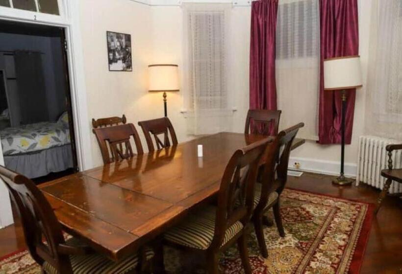 Пансион Historic House On The Hilldownstairs Only