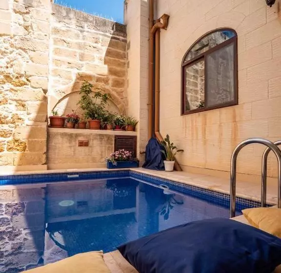 250 Yo Tal Bambinu Farmhouse