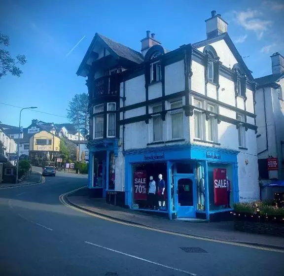 3 West End Boutique Apartment