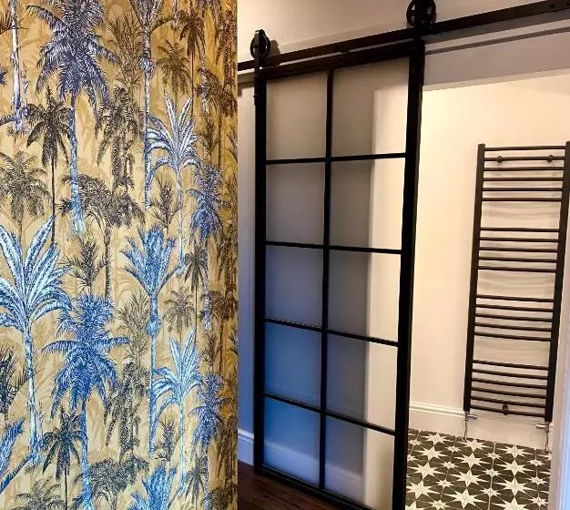 3 West End Boutique Apartment