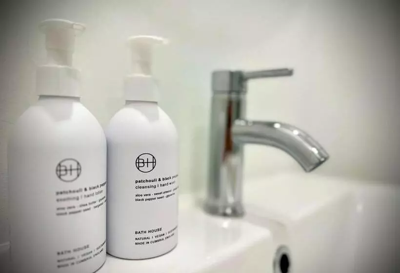 3 West End Boutique Apartment