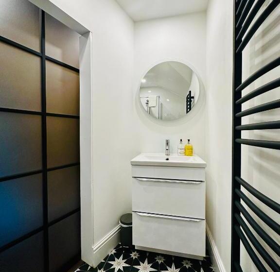 3 West End Boutique Apartment