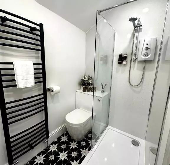 3 West End Boutique Apartment