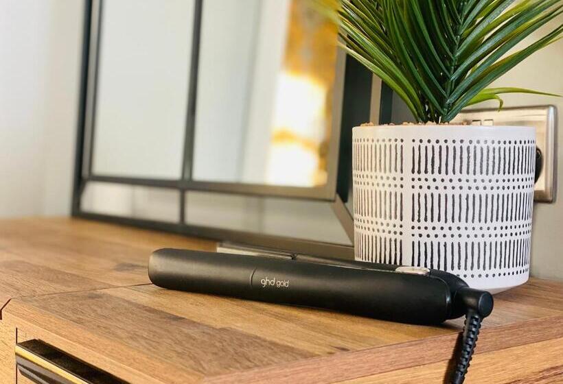 3 West End Boutique Apartment