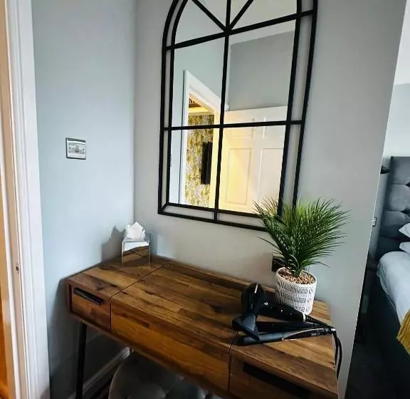 3 West End Boutique Apartment