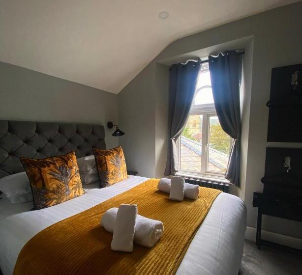 3 West End Boutique Apartment