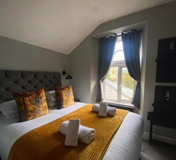 3 West End Boutique Apartment