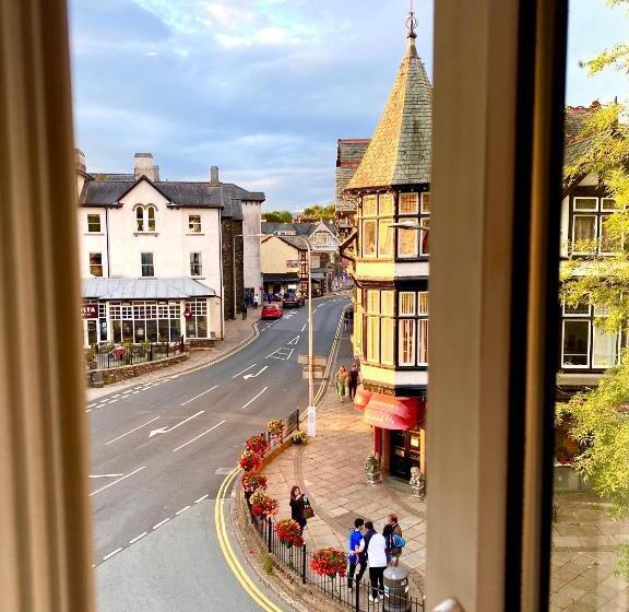 3 West End Boutique Apartment