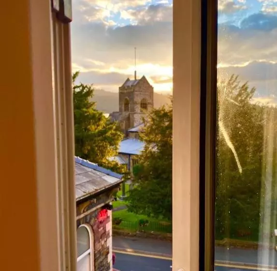 3 West End Boutique Apartment