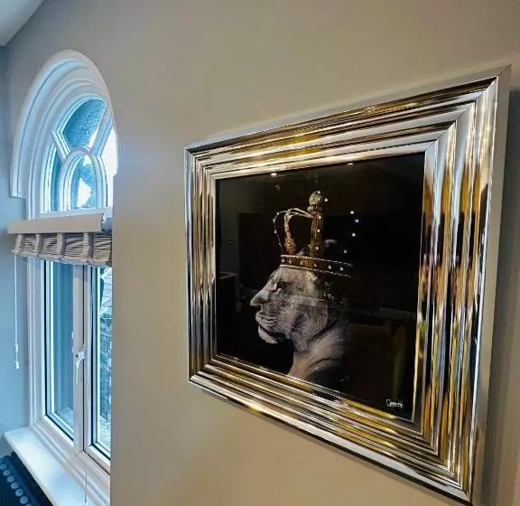 3 West End Boutique Apartment