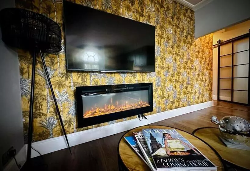 3 West End Boutique Apartment