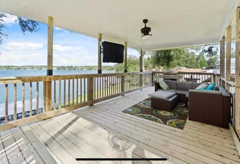 The Fifth Promise   A Cozy Lakehouse Retreat