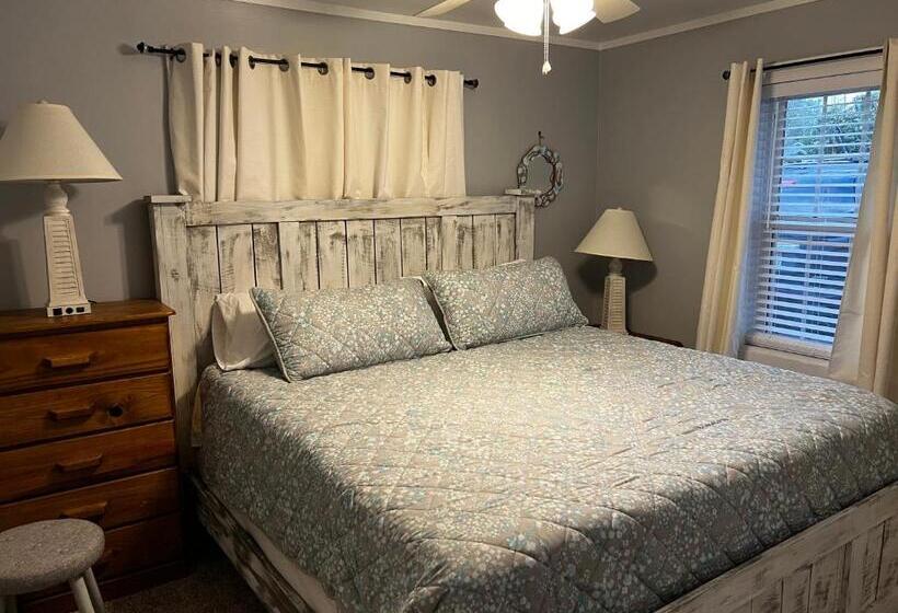 The Fifth Promise A Cozy Lakehouse Retreat