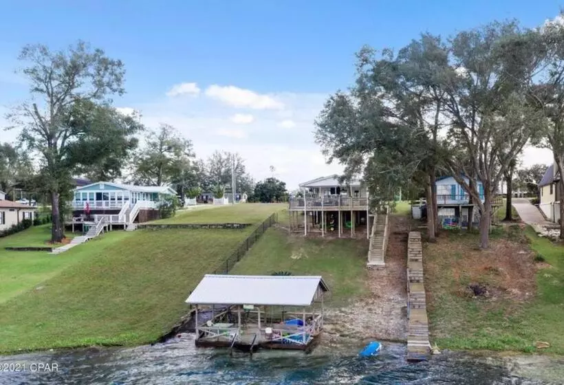 The Fifth Promise   A Cozy Lakehouse Retreat