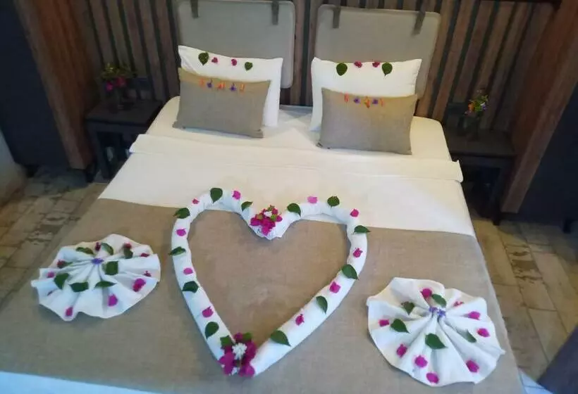 Yolo Otel