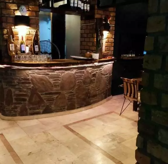 Yolo Otel