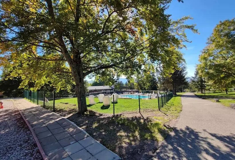 Hotelli Hôtel Parc Les Cigognes   Albé