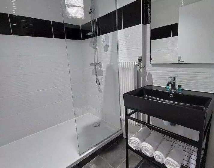 Hotelli Hôtel Parc Les Cigognes   Albé