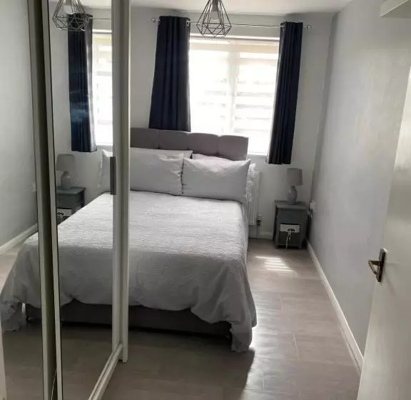 Modern 2 Bedrooms Fully Equipped Apartment With Garden, Free Parking, Free Wifi