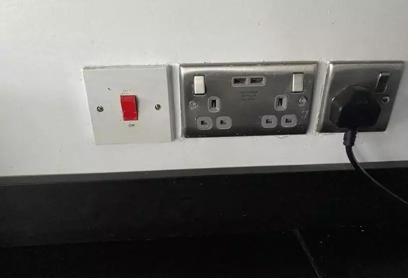 Modern 2 Bedrooms Fully Equipped Apartment With Garden, Free Parking, Free Wifi