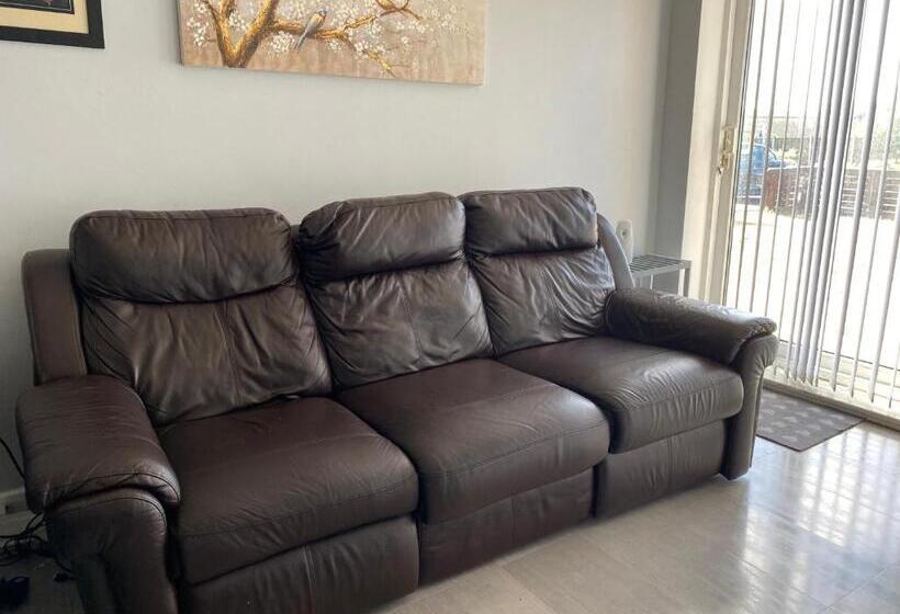 Modern 2 Bedrooms Fully Equipped Apartment With Garden, Free Parking, Free Wifi