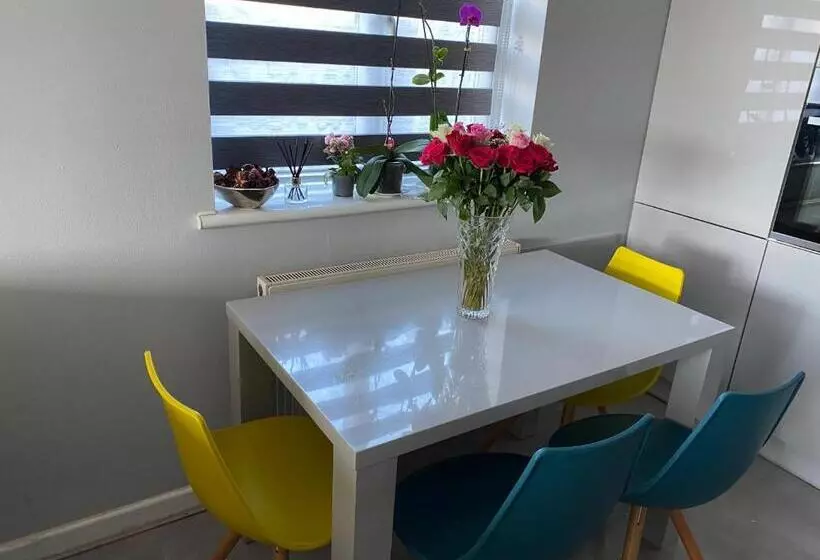 Modern 2 Bedrooms Fully Equipped Apartment With Garden, Free Parking, Free Wifi