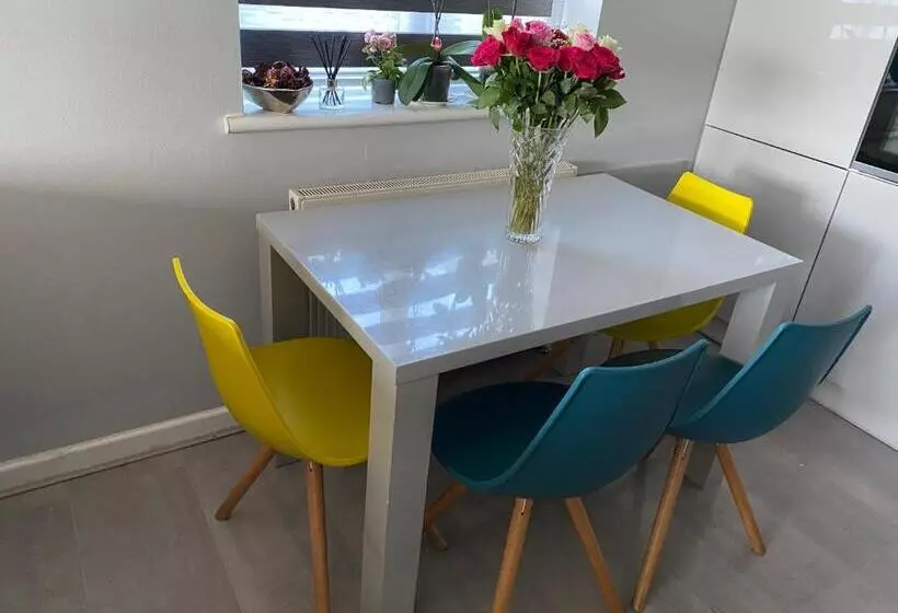 Modern 2 Bedrooms Fully Equipped Apartment With Garden, Free Parking, Free Wifi