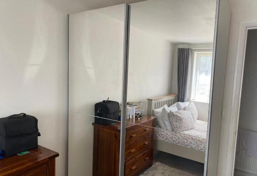 Modern 2 Bedrooms Fully Equipped Apartment With Garden, Free Parking, Free Wifi