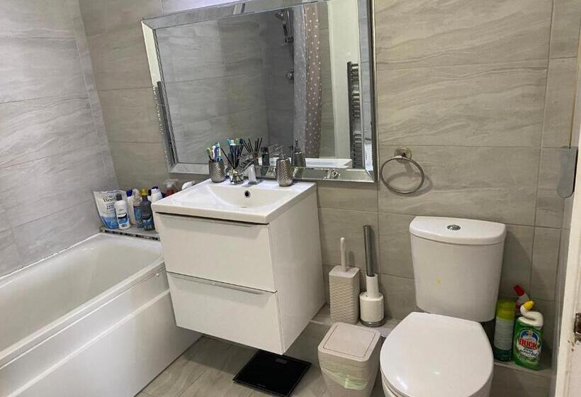 Modern 2 Bedrooms Fully Equipped Apartment With Garden, Free Parking, Free Wifi