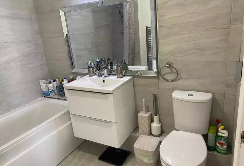 Modern 2 Bedrooms Fully Equipped Apartment With Garden, Free Parking, Free Wifi