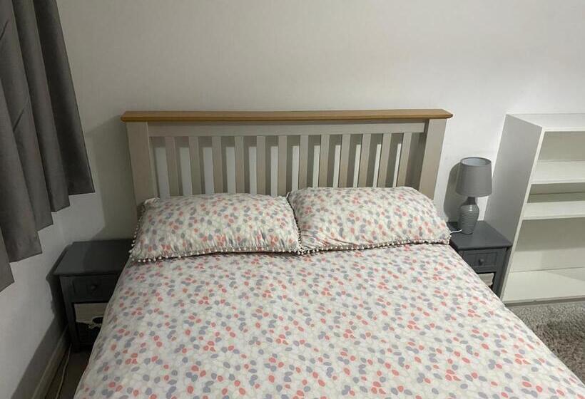 Modern 2 Bedrooms Fully Equipped Apartment With Garden, Free Parking, Free Wifi