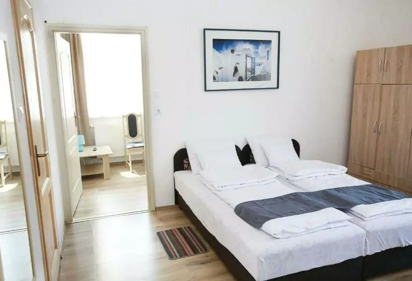 ベッドアンドブレックファースト Centrál Panzió