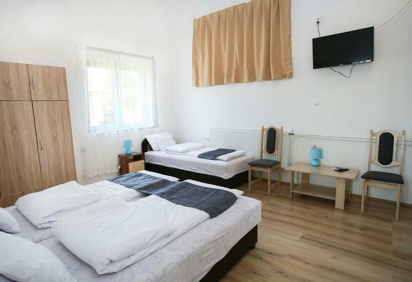 مبيت وإفطار Centrál Panzió