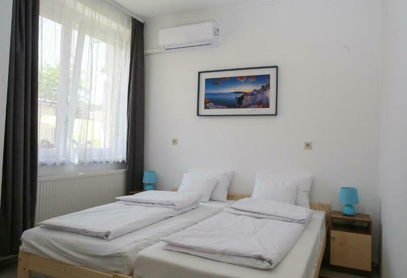 مبيت وإفطار Centrál Panzió