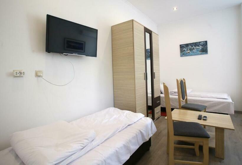 مبيت وإفطار Centrál Panzió